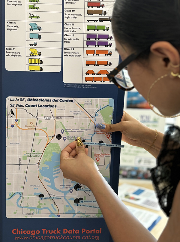 Paulina Vaca presents the Chicago Truck Data Portal at Southeast Environmental Task Force (SETF).